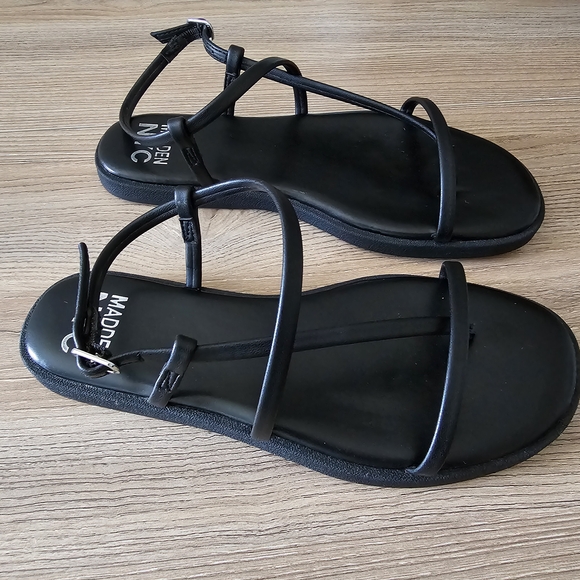 Madden NYC Black Sandals Size 6 - Picture 5 of 5